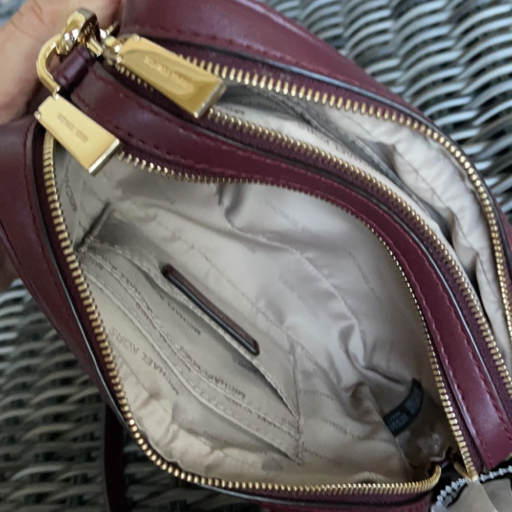 Michael Kors Small Camera Bag Ox Blood North/South - Picture 9 of 16